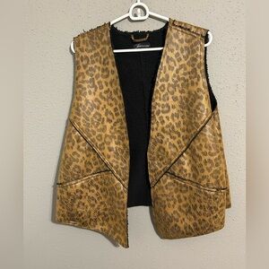Baccini Leopard Print Vest. No size tag. Should be a Large.